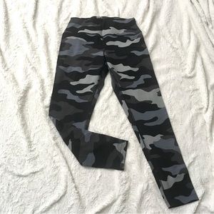 👟 PINK Ultimate High Waisted Grey Camo Leggings